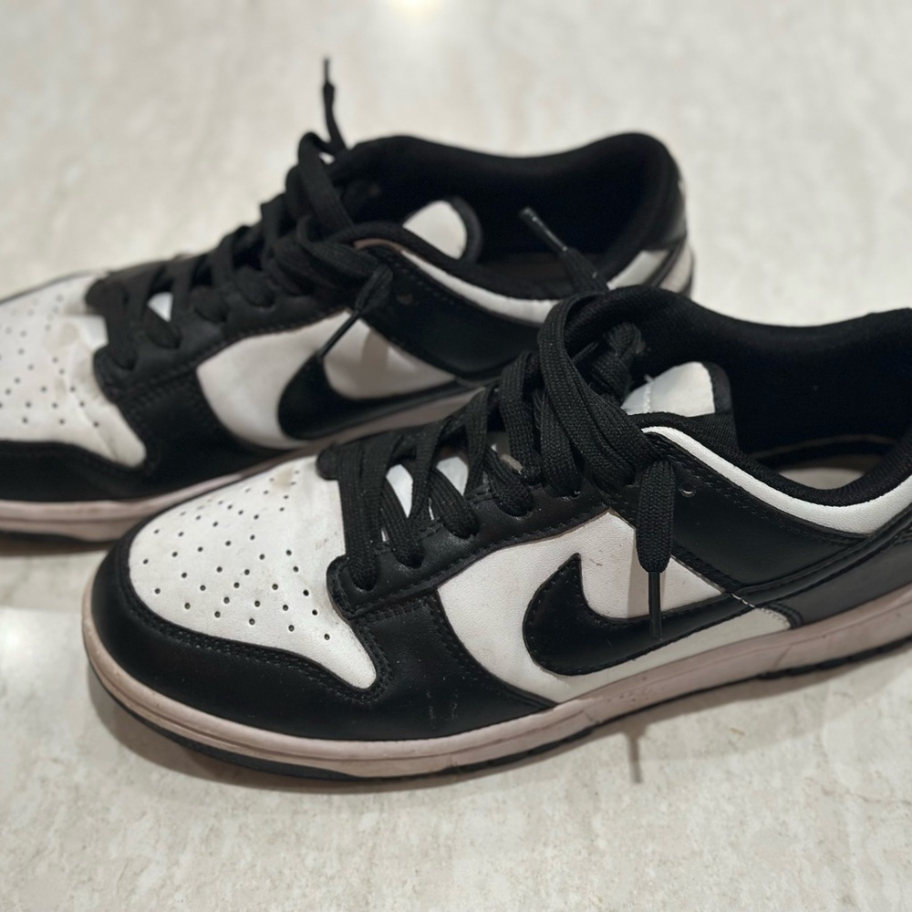 Nike Black & White Panda Dunks Sneakers
Mens Size 7.5